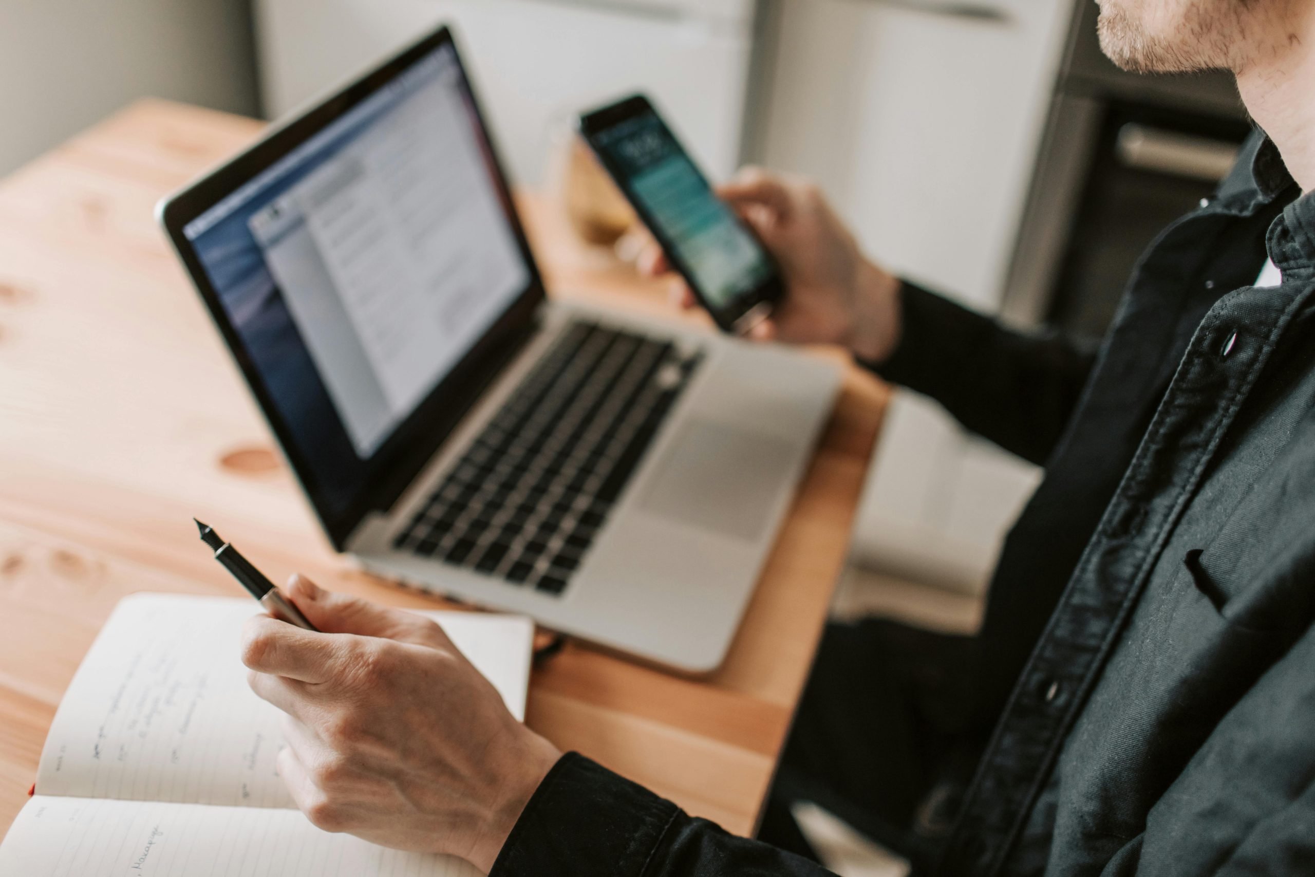 Top Productivity Apps for Digital Nomads to Boost Efficiency On the Go