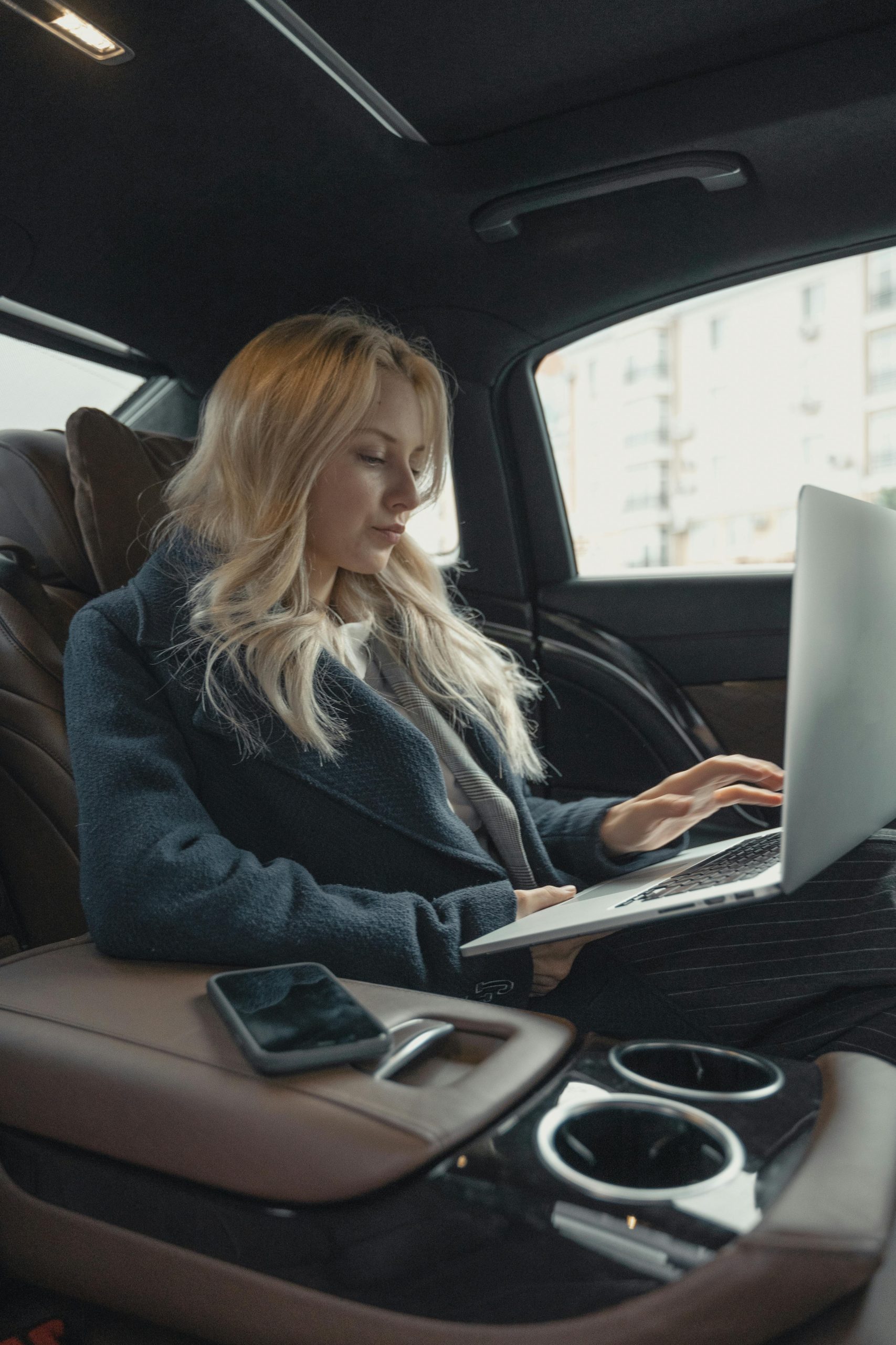 Top Travel Laptops for Digital Nomads in 2025: Lightweight & Powerful Picks